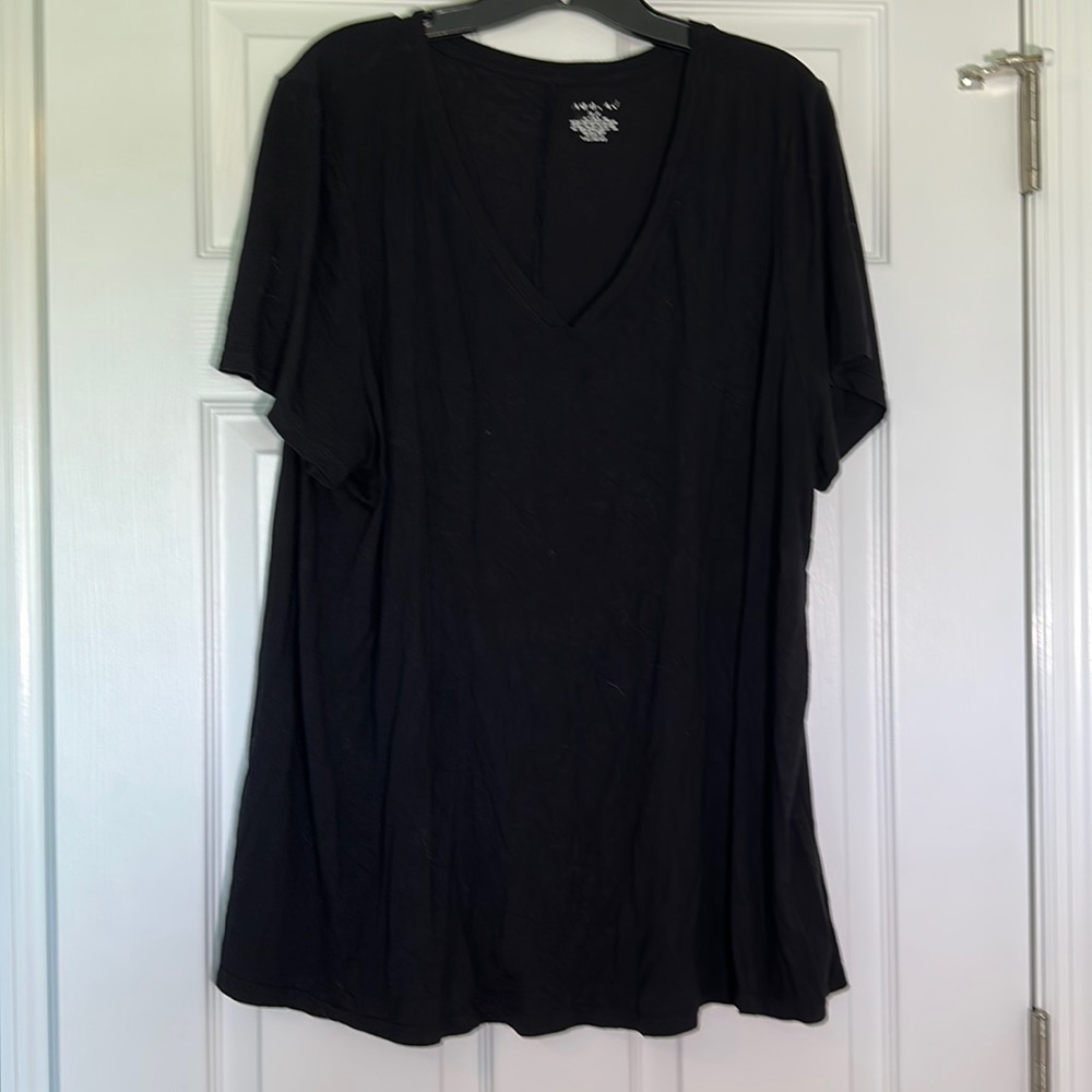 Black v neck tee